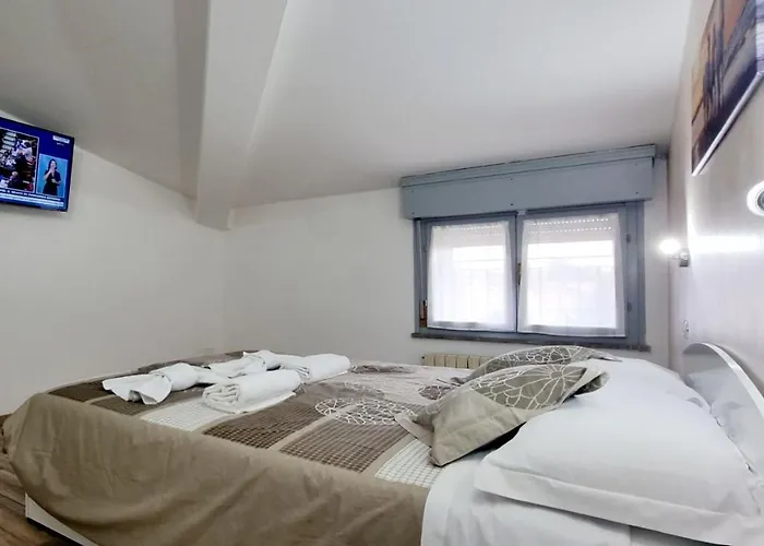 Guest Holiday Mandra 12 E 13