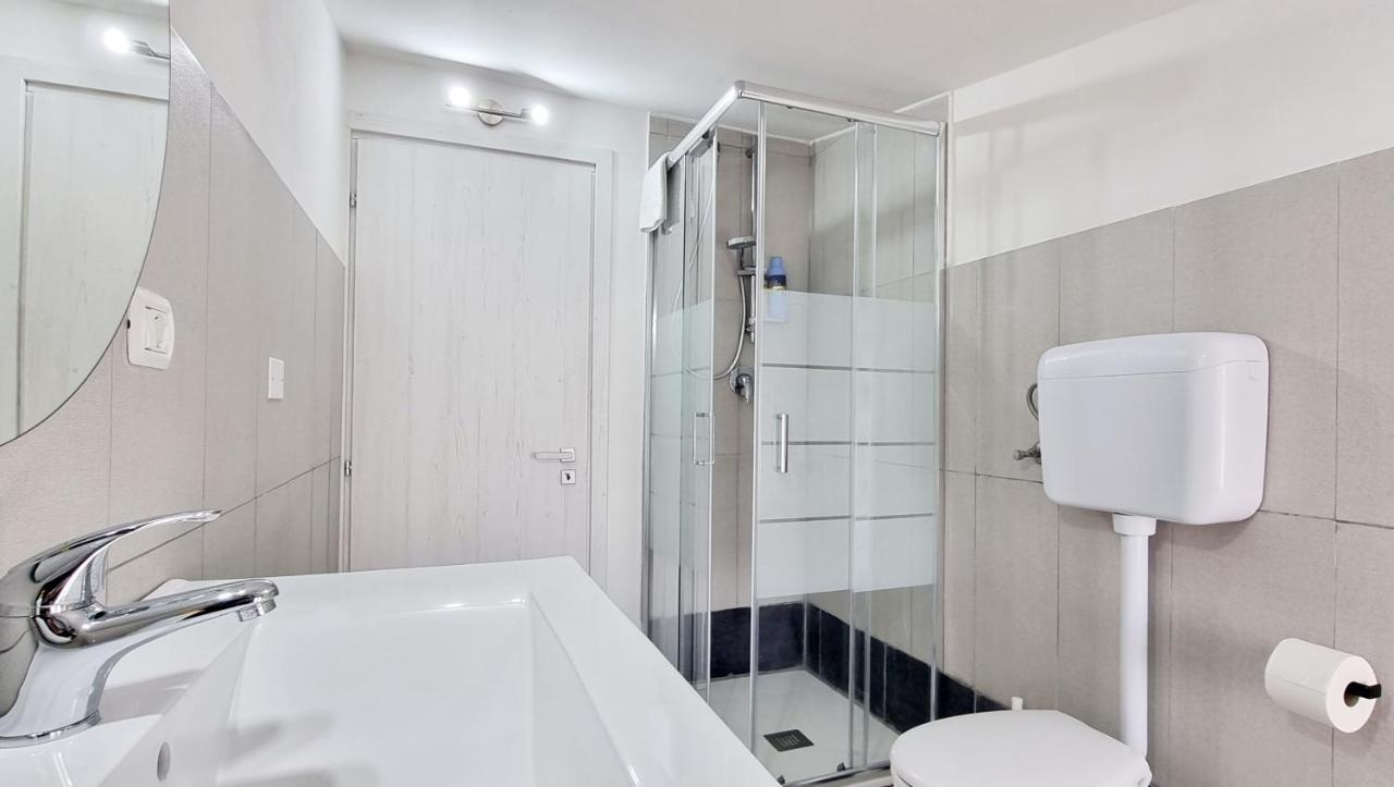 Guest Mandra 12 E 13 Apartment